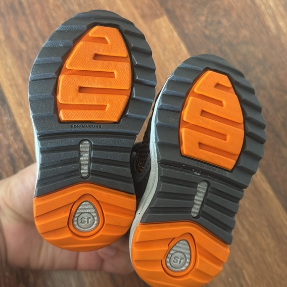 New Play By Stride Rite navy blue and orange baby shoes size 4 - Picture 3 of 4